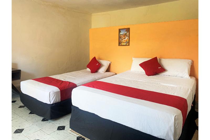 带大床的标准间, Crown Prince Hotel Surabaya Managed By Midtown Indonesia