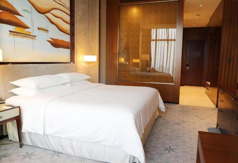 Club Room King Bed, Sheraton Shanghai Jiading