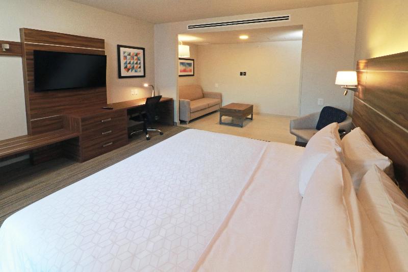 キングサイズベッドのスイートルーム, Holiday Inn Express   Monterrey   Fundidora, An Ihg