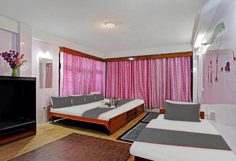 디럭스 트리플 룸, Capital O Hotel Tenchuk