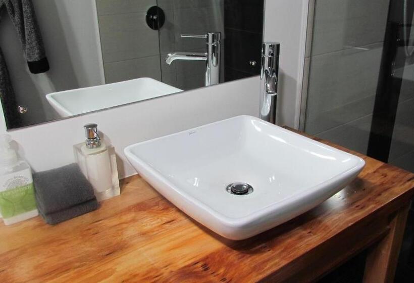 Люкс Deluxe Кровать Кинг, Tongariro Suites