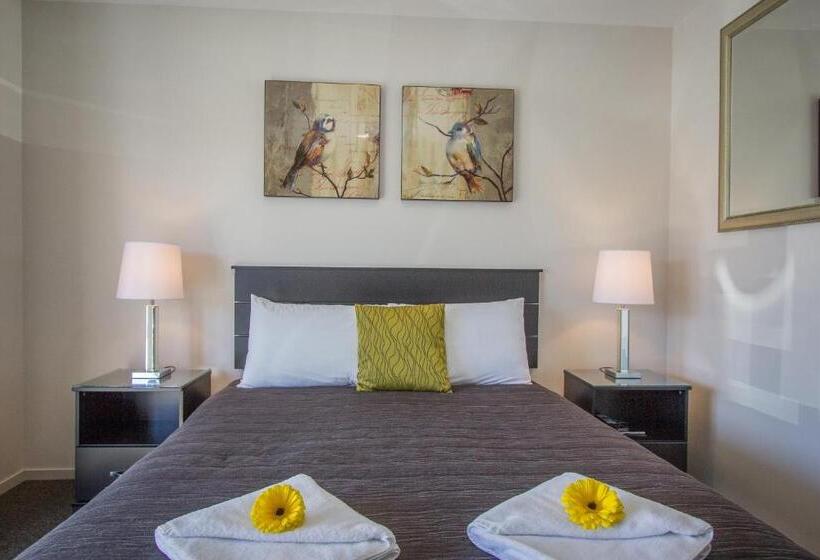 استودیوی استاندارد, Greyfriars Motel