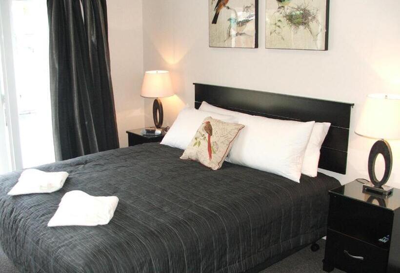 استودیوی استاندارد, Greyfriars Motel