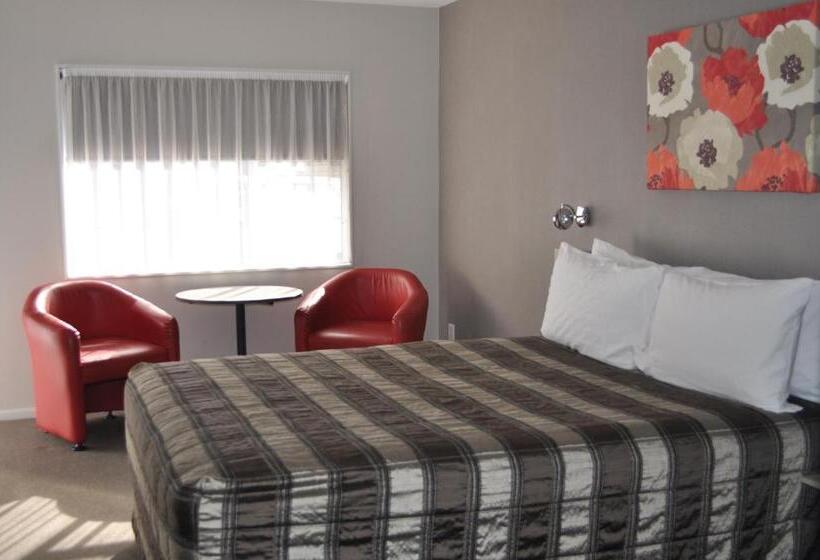 이그제큐티브 스튜디오, Carramar Motor Inn