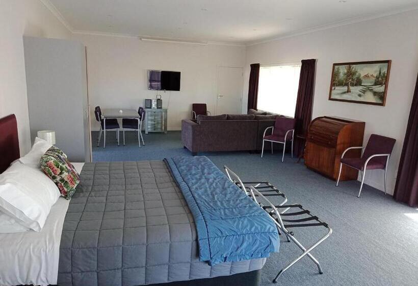 استودیوی لوکس, Asure Oak Estate Motor Lodge