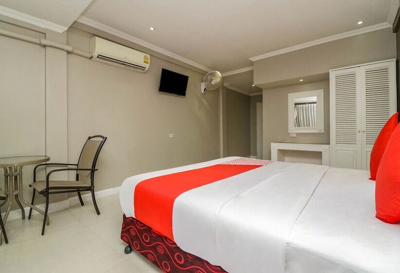 Tengerre Néző Deluxe Szoba, Natural Beach Hotel Pattaya