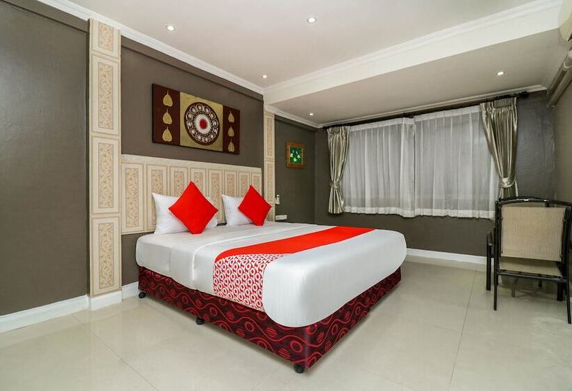 Tengerre Néző Deluxe Szoba, Natural Beach Hotel Pattaya