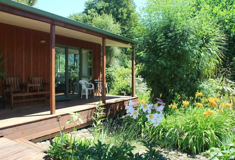 Студия Стандарт, Off The Beaten Trail Accommodation & Bike Tours
