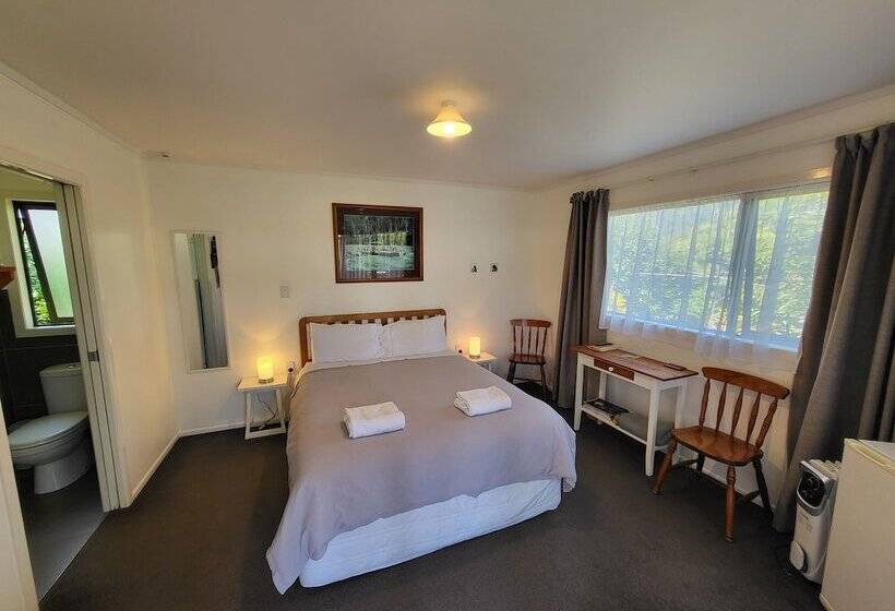 Студия Стандарт, Off The Beaten Trail Accommodation & Bike Tours
