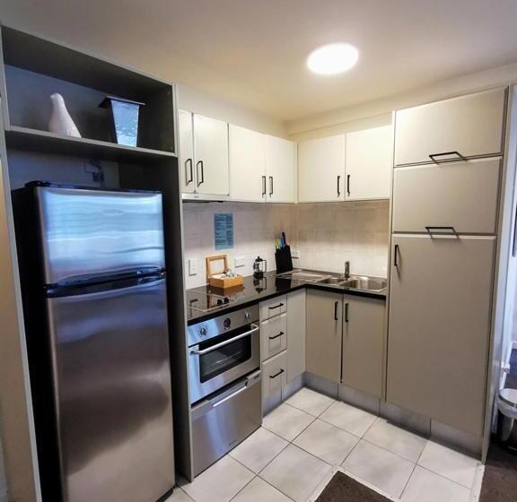 آپارتمان 1 خوابه همکف, The Anchorage Apartments