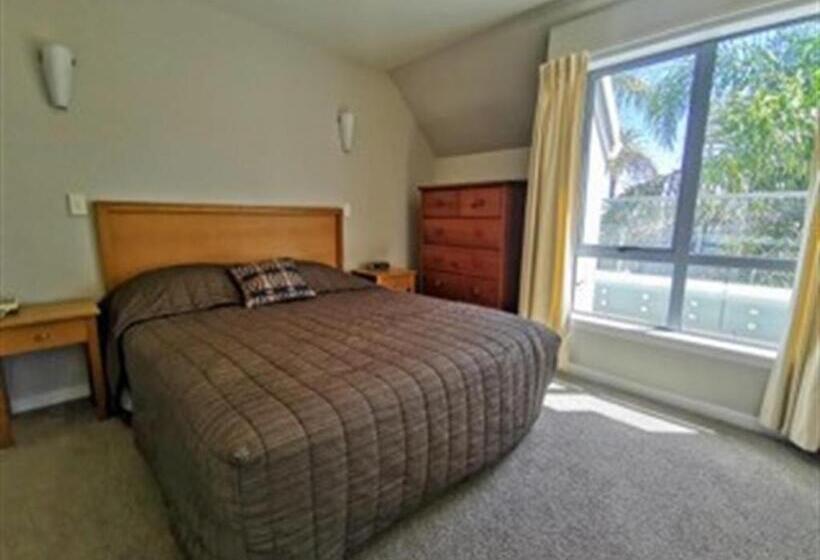 اتاق استاندارد با چشم‌انداز دریا, The Anchorage Apartments