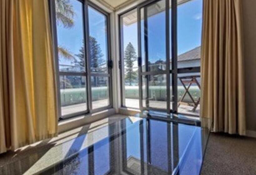 اتاق استاندارد با چشم‌انداز دریا, The Anchorage Apartments