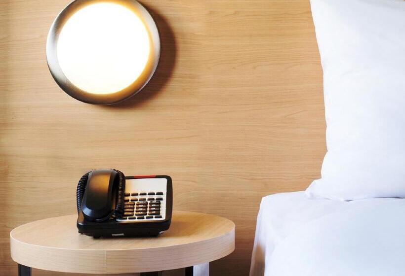 Номер Стандарт, Zest Jemursari By Swiss Belhotel International