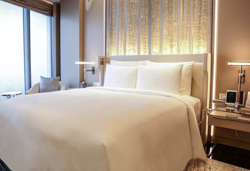 سوئیت با چشم‌انداز, J Hotel, Shanghai Tower   Above All Else, Overlooking The Bund