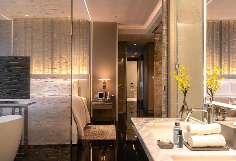 سوئیت با چشم‌انداز رودخانه, J Hotel, Shanghai Tower   Above All Else, Overlooking The Bund