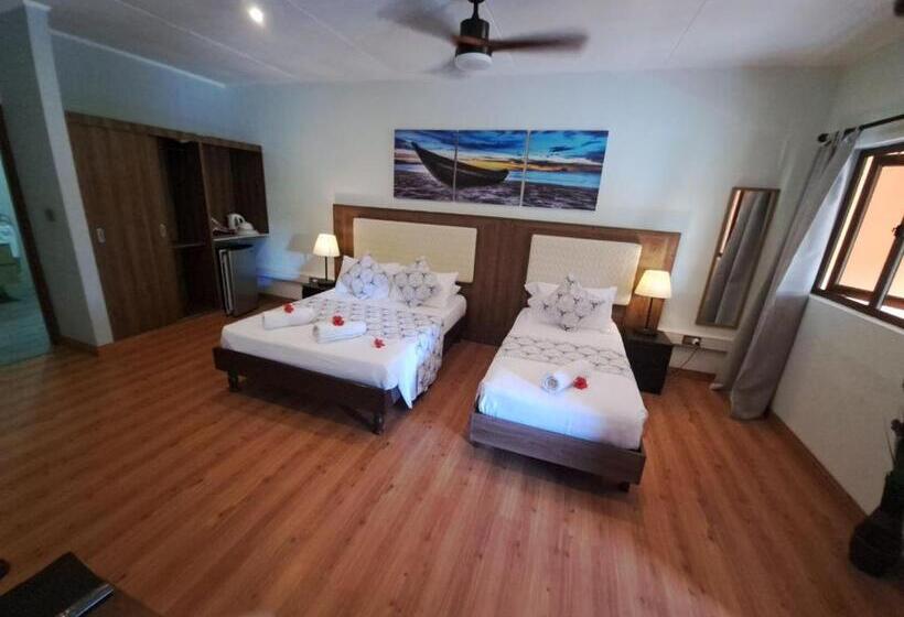 Triple Room Sea View, Georgina's Cottage