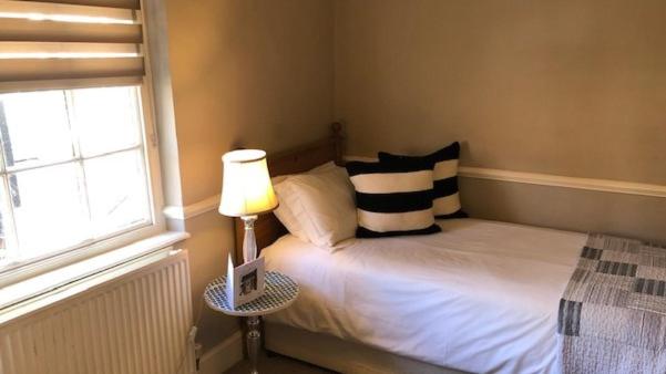 חדר סטנדרט יחיד, The Admiral Hornblower