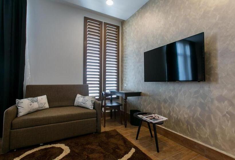 스위트, Belllo Hotel Jb Central