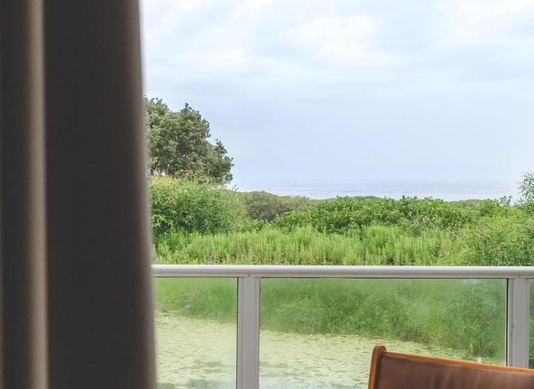 스위트 킹사이즈 침대, Caves Coastal Bar & Bungalows