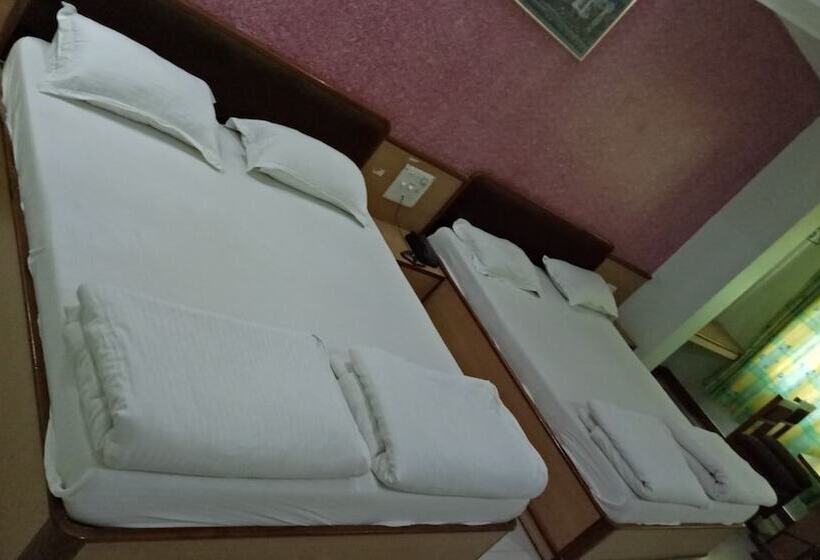 اتاق لوکس, Guruprerna Beacon Resort Dwarka