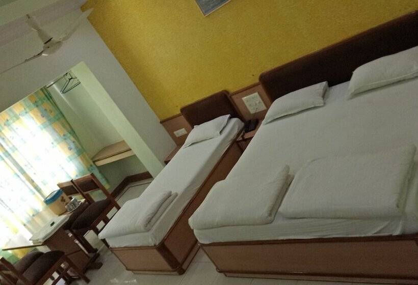 اتاق لوکس, Guruprerna Beacon Resort Dwarka
