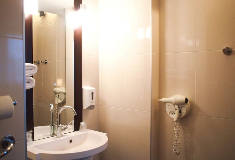Номер Стандарт, Hôtel Inn Design Resto Novo Alençon