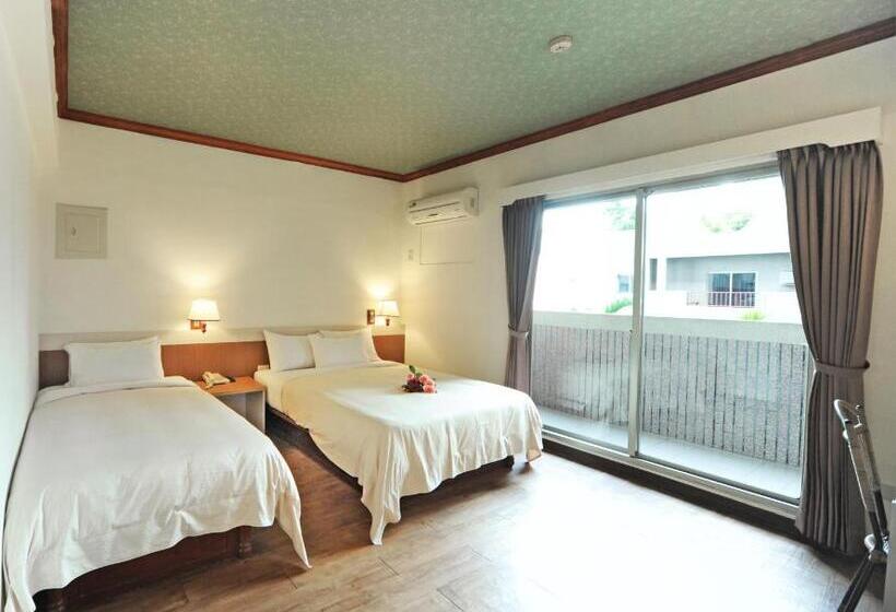 اتاق استاندارد سه نفره, Kenting Holiday
