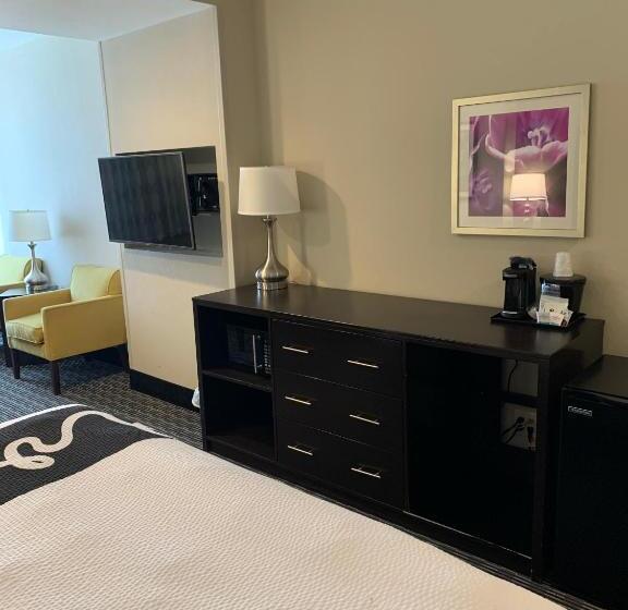Номер Executive Кровать Кинг, La Quinta By Wyndham Hattiesburg   I 59