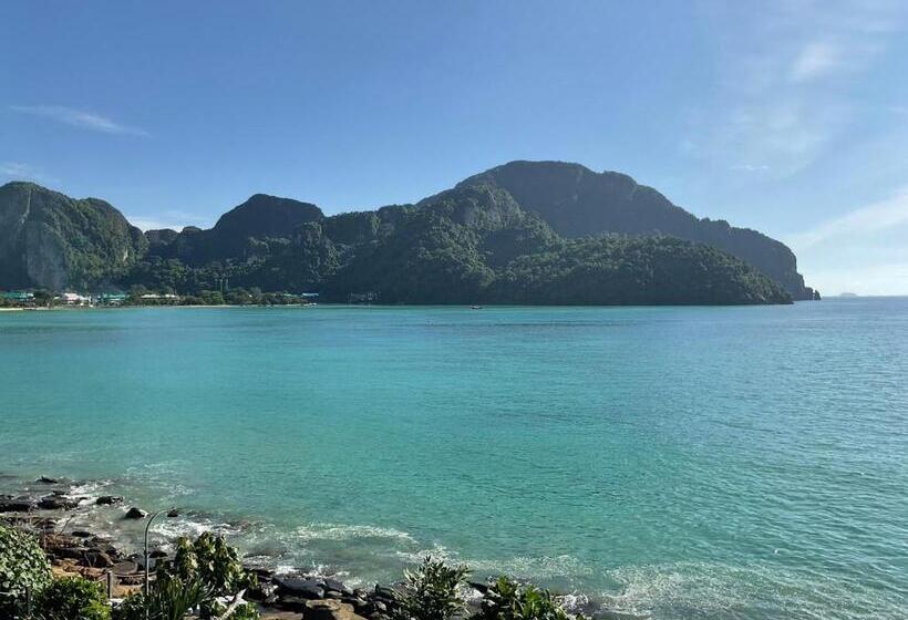 Бунгало Deluxe, The Cobble Beach Hotel  Phi Phi Island