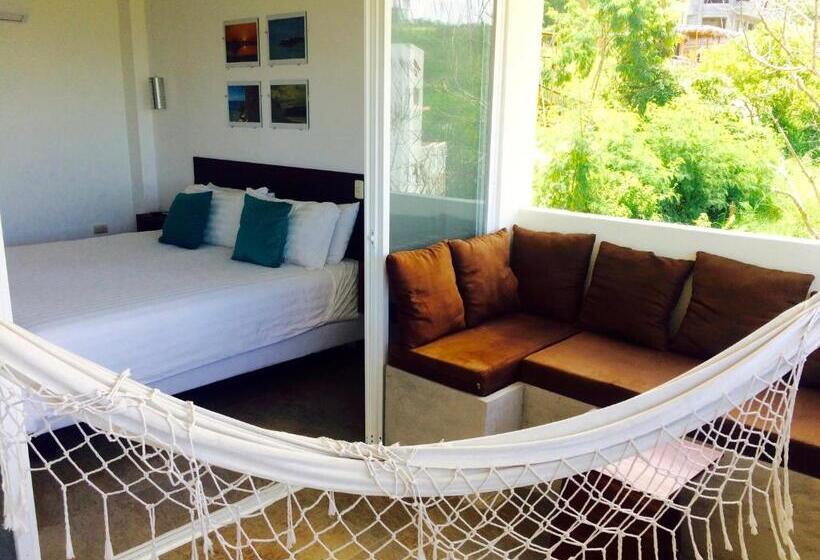 اتاق لوکس با بالکن, Me Hotel & Villas   Montañita Estates
