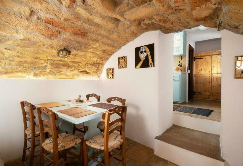 Полулюкс Вид на Сад, Menexes Suites Monemvasia