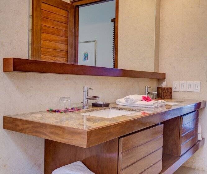 ویلای 2 خوابه با چشم‌انداز دریا, Las Verandas Hotel & Villas