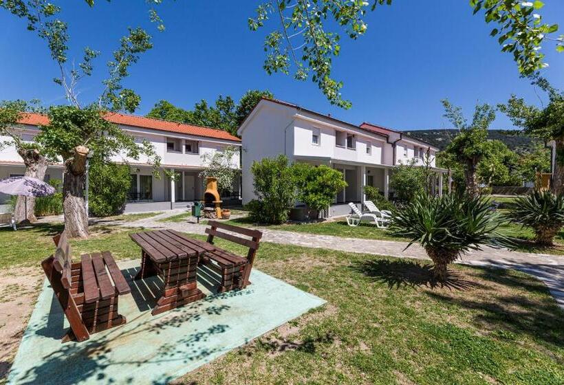 آپارتمان 1 خوابه, Villas Corinthia