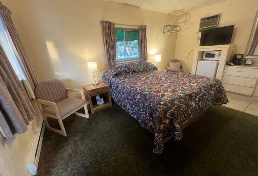 Номер Стандарт, Cedars Motel