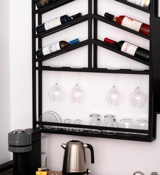 سوئیت با وان آب گرم, Saint Sin Suites  Adults Only