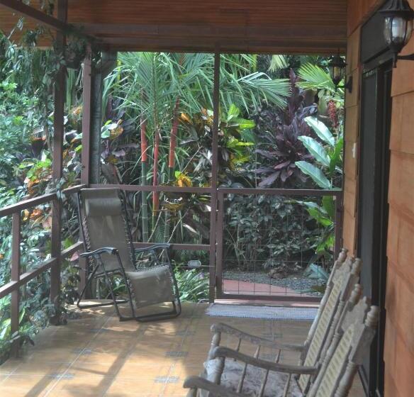 غرفة قياسية, Eden Atenas