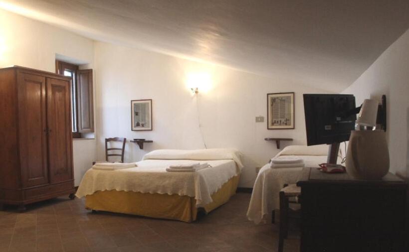 Номер Стандарт Трехместный, Locanda Il Falco Nero