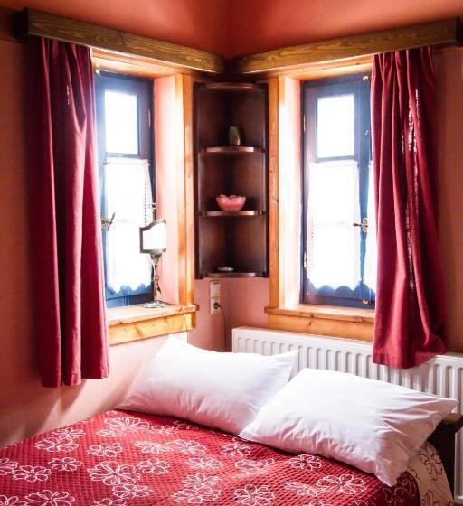 اتاق استاندارد چهار تخته, Napoleon Zaglis Guesthouse