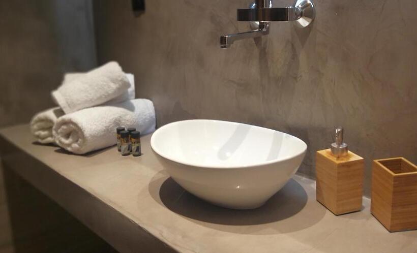 豪华工作室, Petries Studios