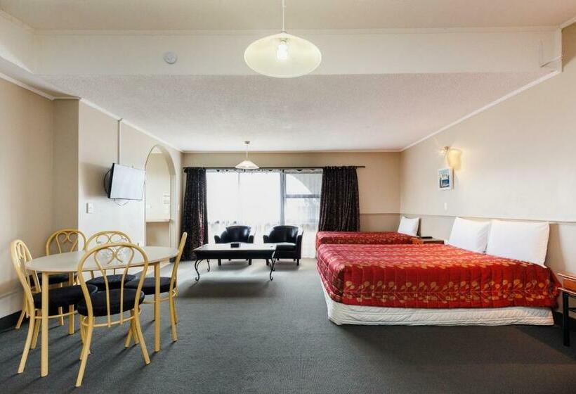 Студия Стандарт, Manfeild Park Motel