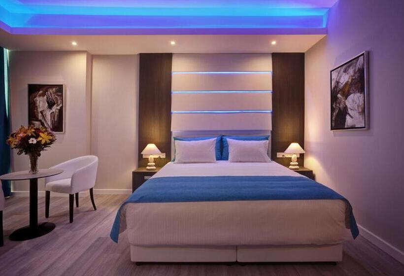 اتاق استاندارد سه نفره, The Josephine Boutique