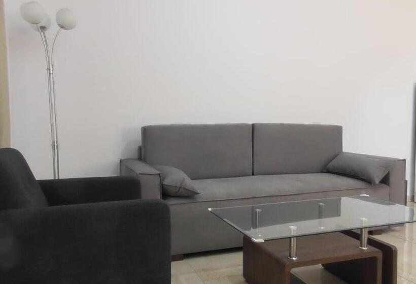 بانگلوی استاندارد, Bella Rosa Hotel Cyprus