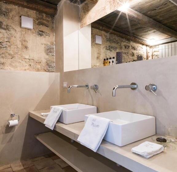 سوییت, Wine Relais Feudi Del Pisciotto