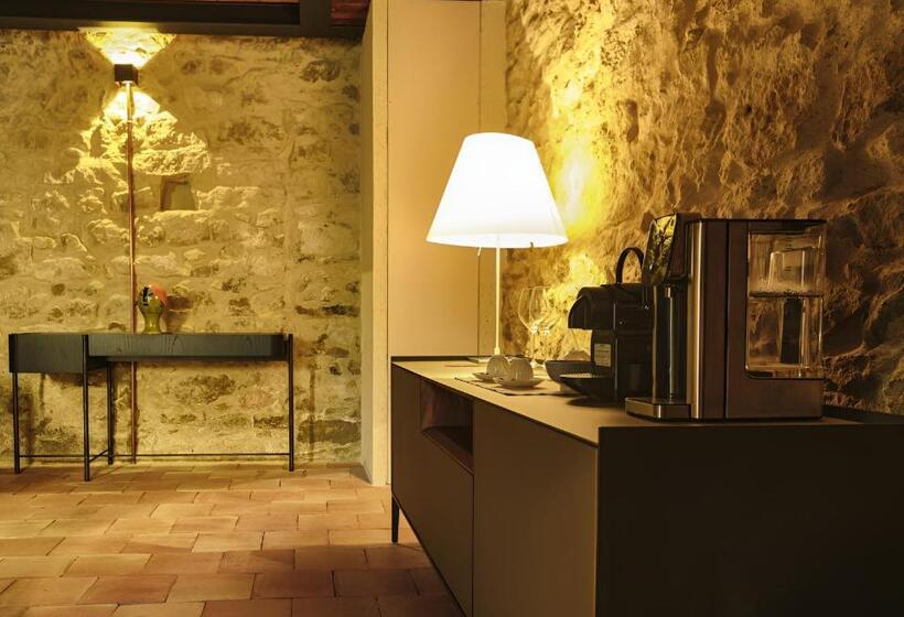 سوییت جونیور لوکس, Wine Relais Feudi Del Pisciotto