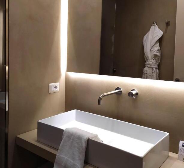 سوئیت با وان آب گرم, Wine Relais Feudi Del Pisciotto