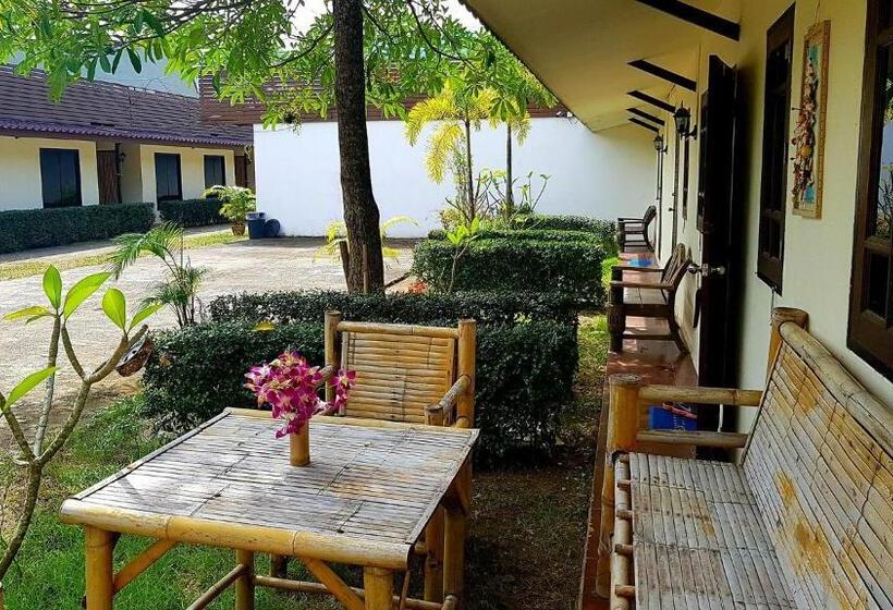 舒适三人间, Aonang 3 Monkeys Pool Resort