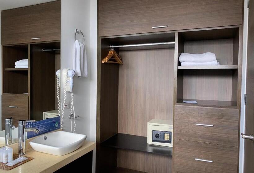 Президентский Люкс, Apartamentos Regency La Feria