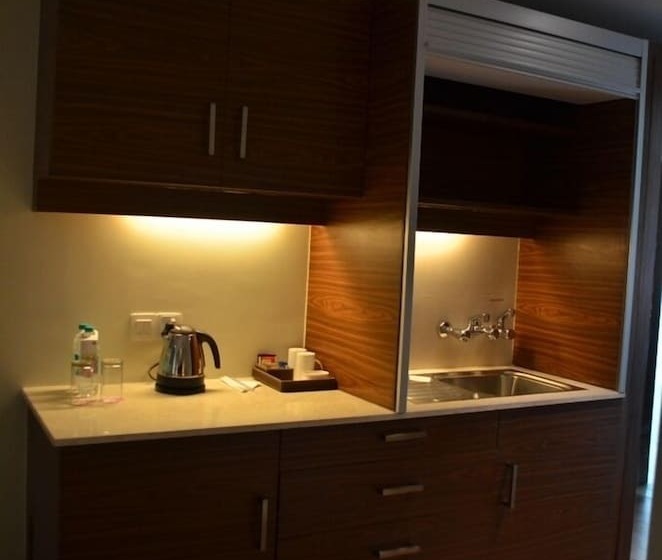 Номер Deluxe, The Lalit Traveller Jaipur