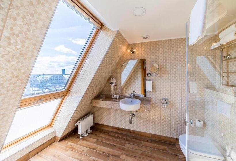 Habitaci�n Est�ndar Abuhardillada, Wellton Riga Hotel & Spa