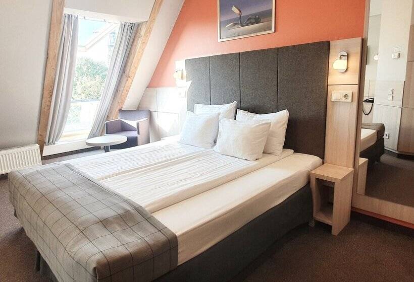 Habitaci�n Est�ndar Abuhardillada, Wellton Riga Hotel & Spa